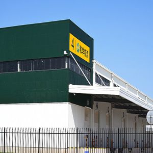 China Custom Steel Frame Building 30m Span Prefabricated Warehouse factory