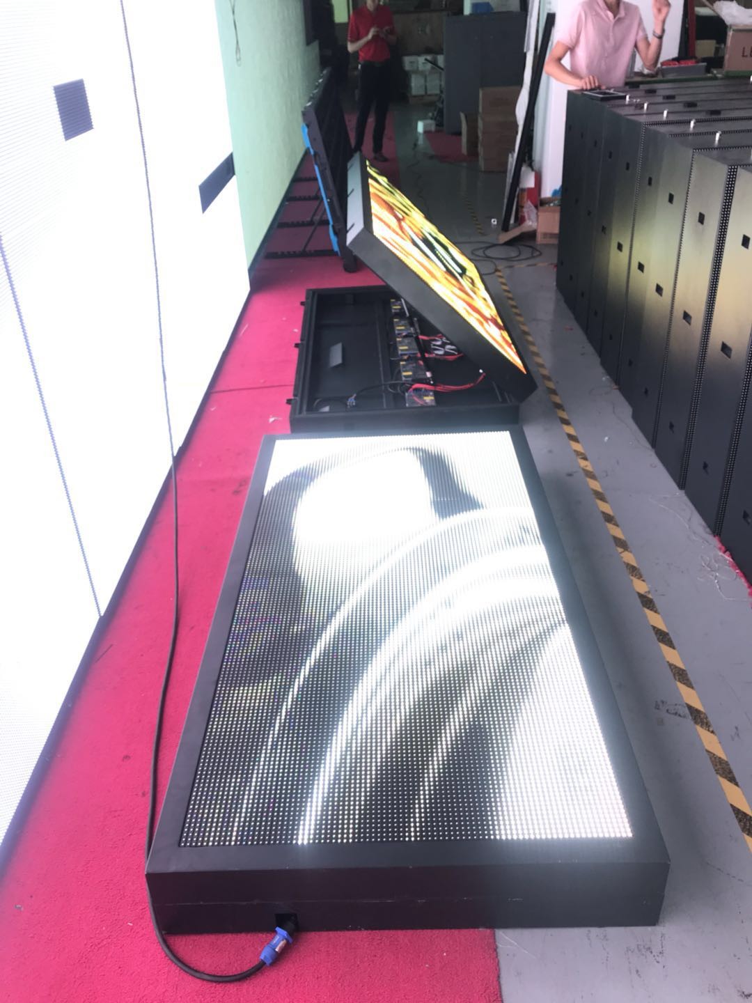 Outdoor Sign Board Front Open P10 Large Size LED Digital Signage Display Multi Screen Commercial