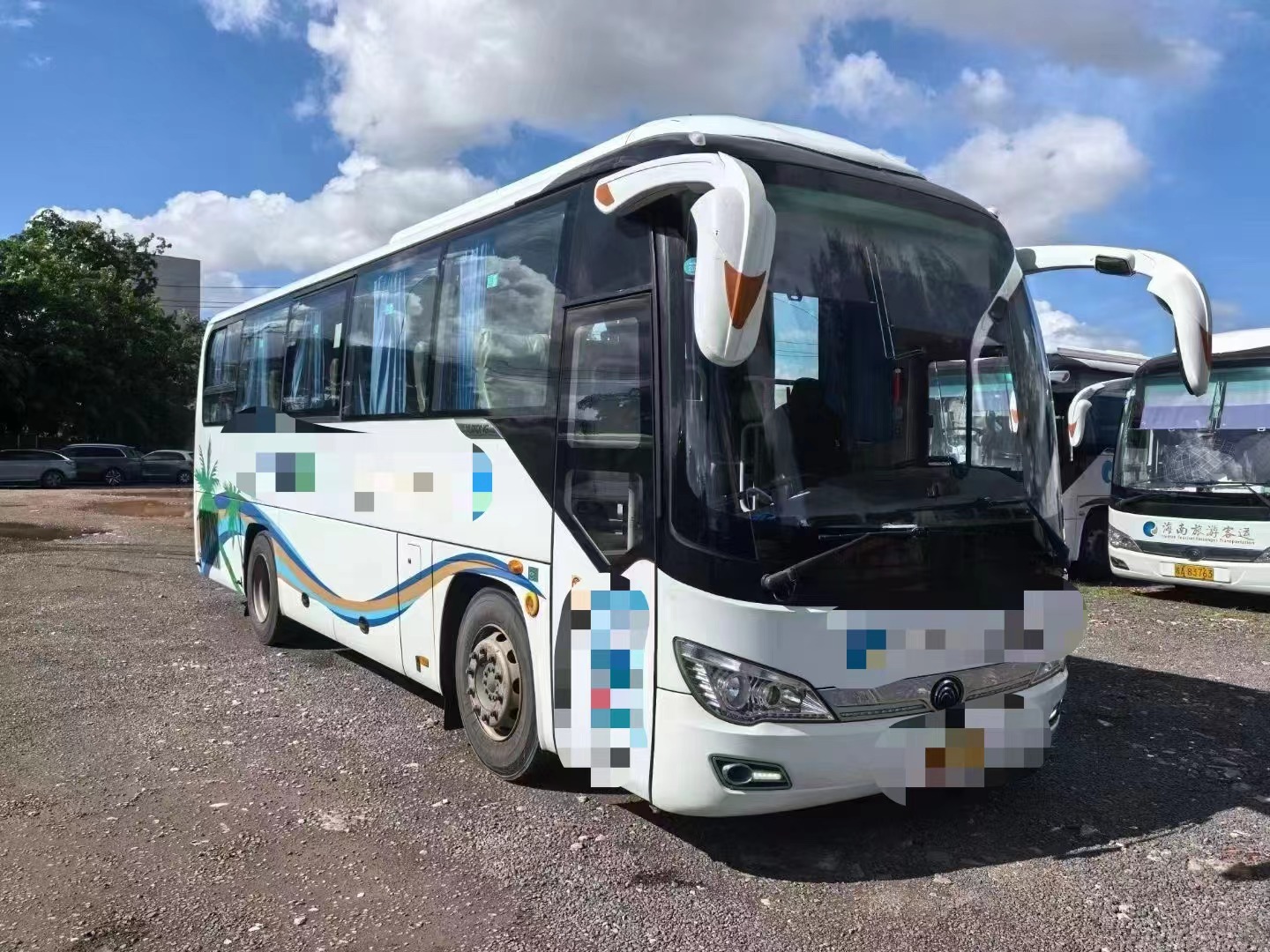 38-Seat Hot ZK6906 Tour Bus 2019 with Diesel Fuel and 6-8L Engine Capacity