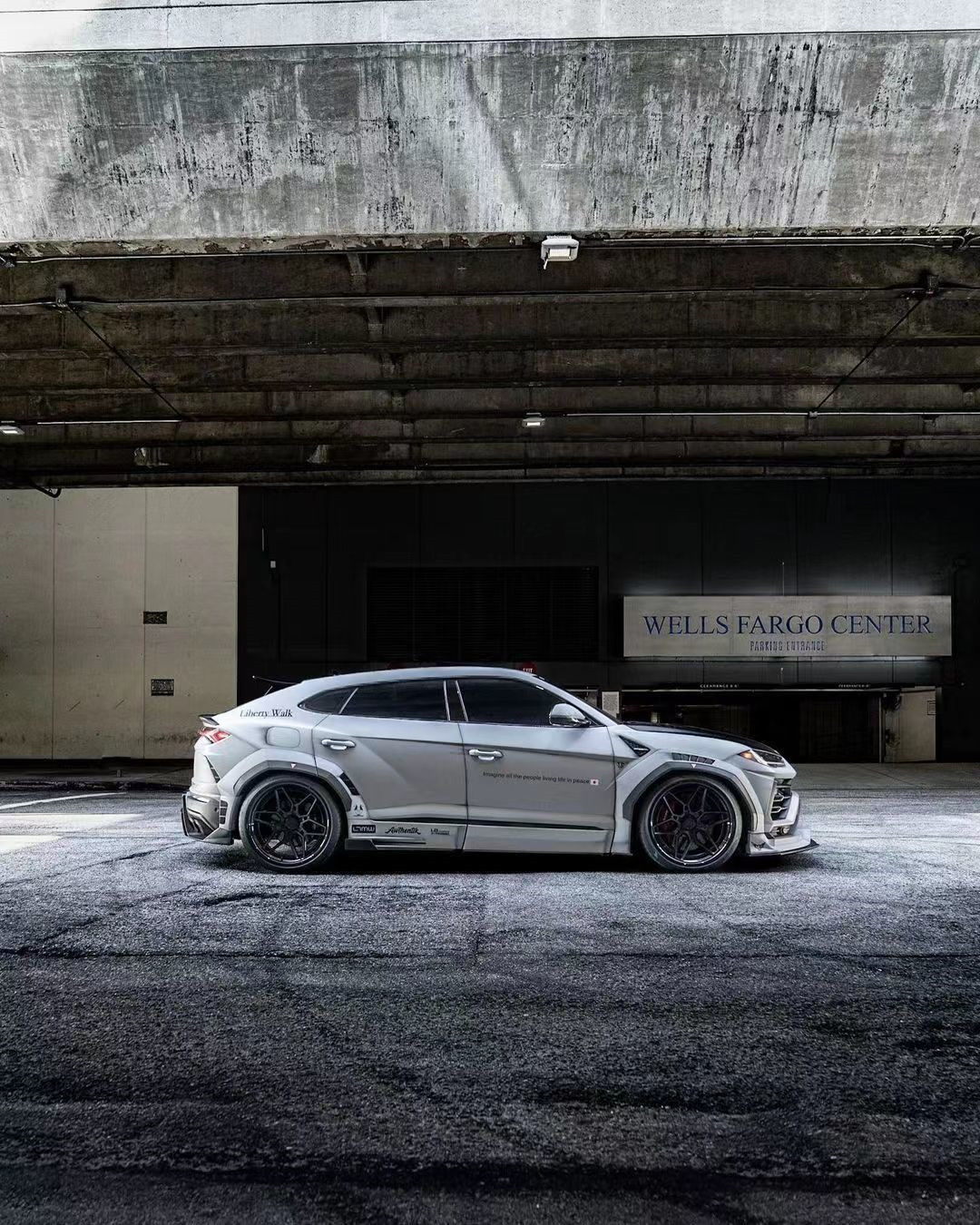 LB Style Wide-body Kit for Lamborghini URUS Carbon Fiber Body Kit Urus Carbon Fiber Front Lip Diffuser Spoiler Wide-body Kit