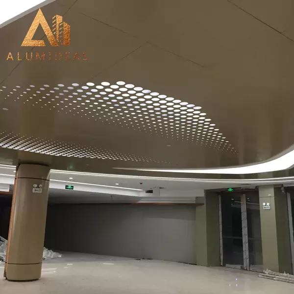 Aluminum ceiling for airport