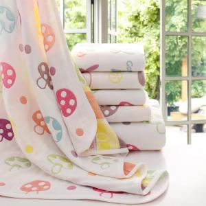 China 20S Dyed Yarn White Jacquard Cotton Fabric Four Layer Soft Touch factory