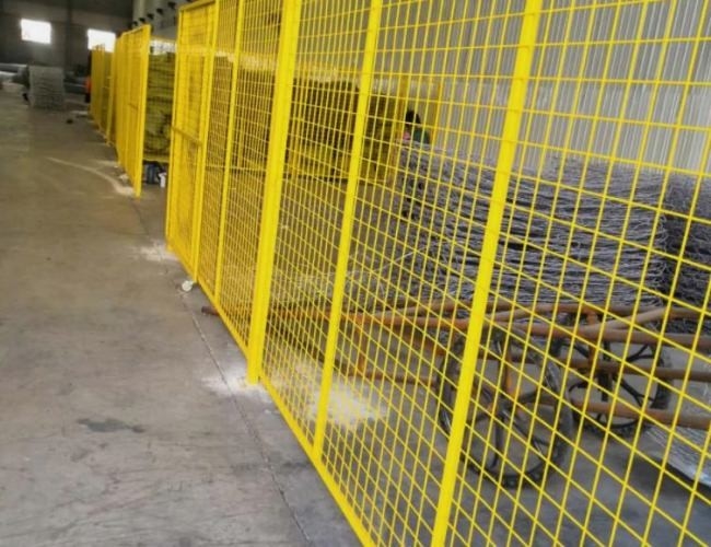 AISI Stainless Steel Welded Wire Mesh Panels For Seperation Net Oxidation Resistance