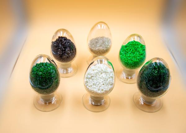 Bottle Grade PET Bottle Chips With Customizable Inherent Viscosity (I.V.)0.8-0