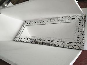 China Modern Venetian Wall Mirror Silver Color 4mm Wall Mirror Wooden Frame factory
