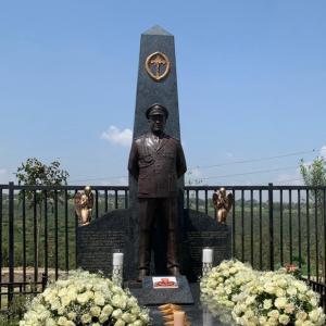 China H1.8m Bronze Statue Casting Bronze Army Statues General Seare Mekonnen Ethiopia factory