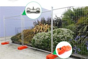 China ISO9001 Temporary Security Fence Weld Mesh Pool Fencing White Orange factory