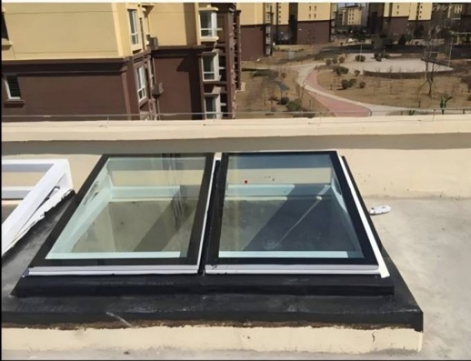 Level 9 Wind Pressure Resistance Skylight Window With Stainless Steel Screen Netting