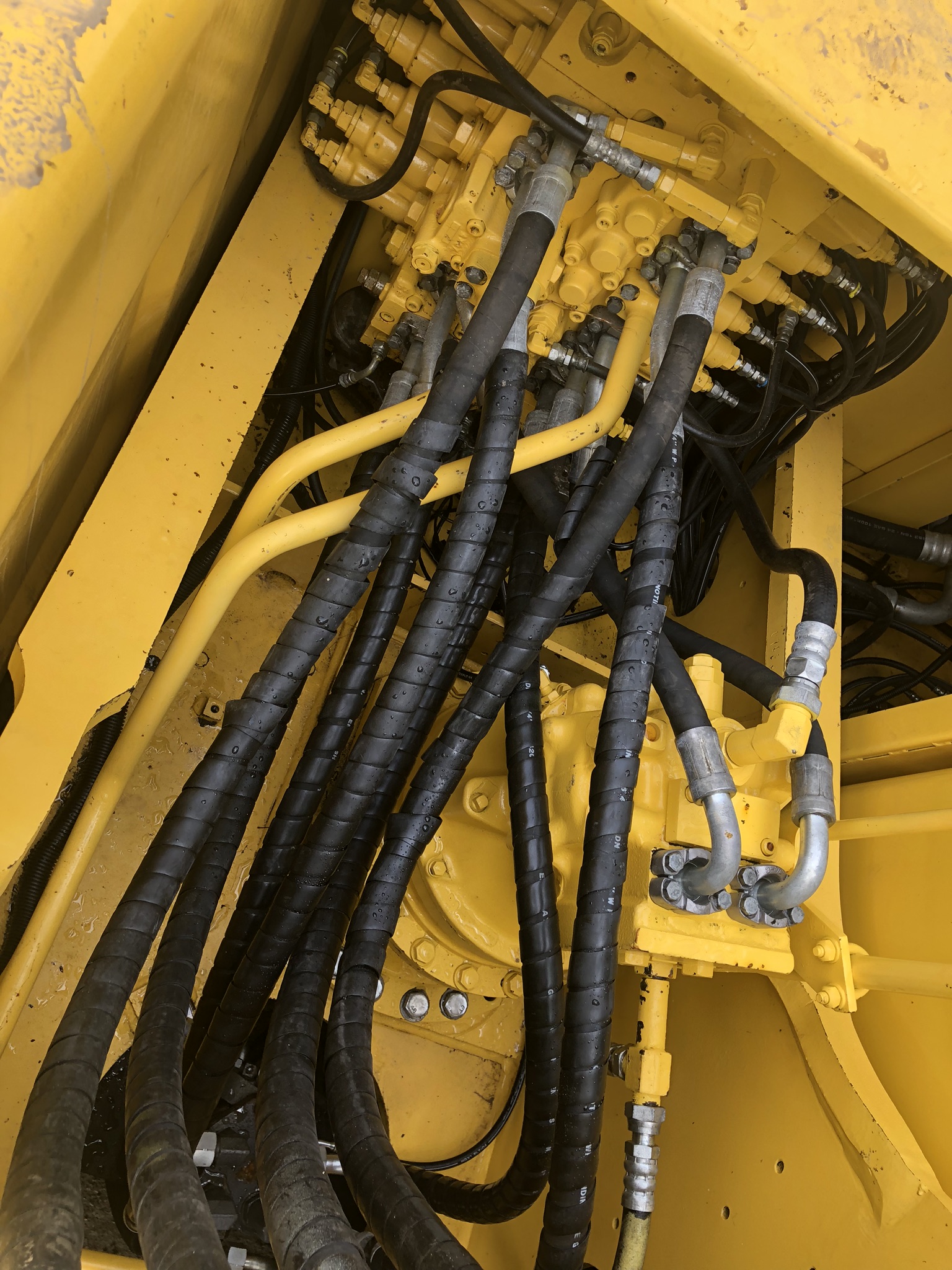 Used excavator 20 30 40ton Komatsu excavator PC300 PC200 PC400 in anhui