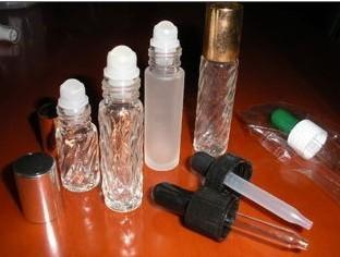 China 1 Inch 0.05mm Roll on Perfume bottles with Holder For Cosmetic Packaging factory