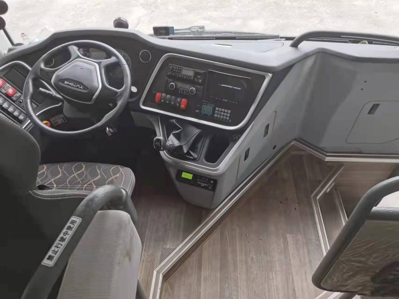 Yutong 30seats Plate Spring Suspension ZK6750H Used Mini Coach Low Kilometer Diesel Engine
