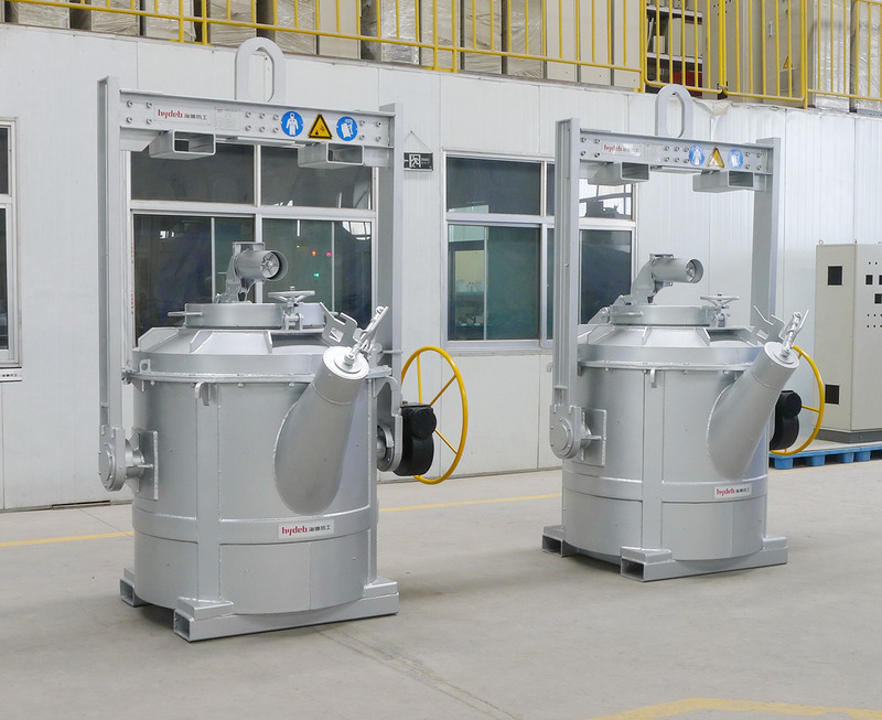 Smooth Surface Finish Molten Aluminum Transfer Ladles For Temperature Molten Metal Transfer Operations