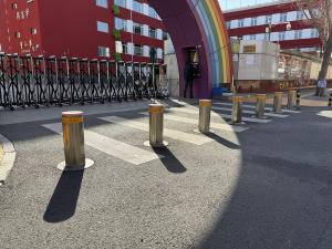 China Q345 Versatile Semi Automatic Bollards 325mm Diameter Easy Operation factory