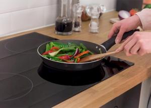 China SAA Touch Control Kid Lock 5.2kW 3 Burner Ceramic Cooktop factory