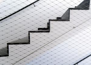 China SS304 Excellent Flexibility Stair Netting With Buckle 2.0 MM Wire 50x50 MM Hole factory