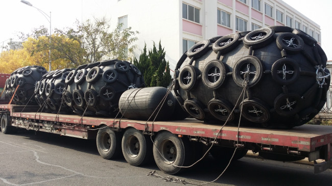 China Quay Pneumatic Rubber Fender Boat Dock Protection Marine Fenders on sale