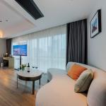 Customized Internal Structure Furniture King Size Bedroom Headboard for Three