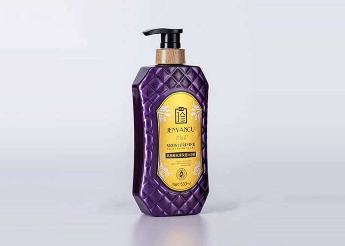 White PET Shampoo Bottle With Silver Lotion Pump Hot Stamping
