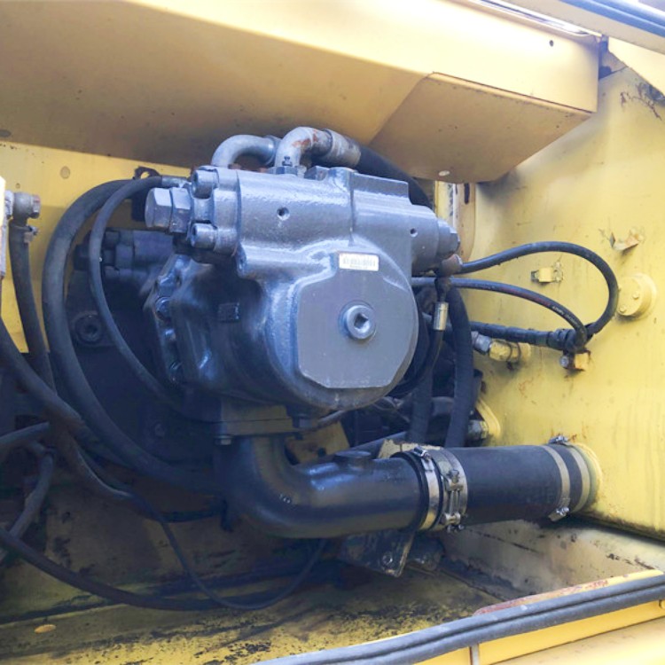 Komatsu PC 220-6 in Good Condition with Parts from Japan 2020 Model and 118 kW Power
