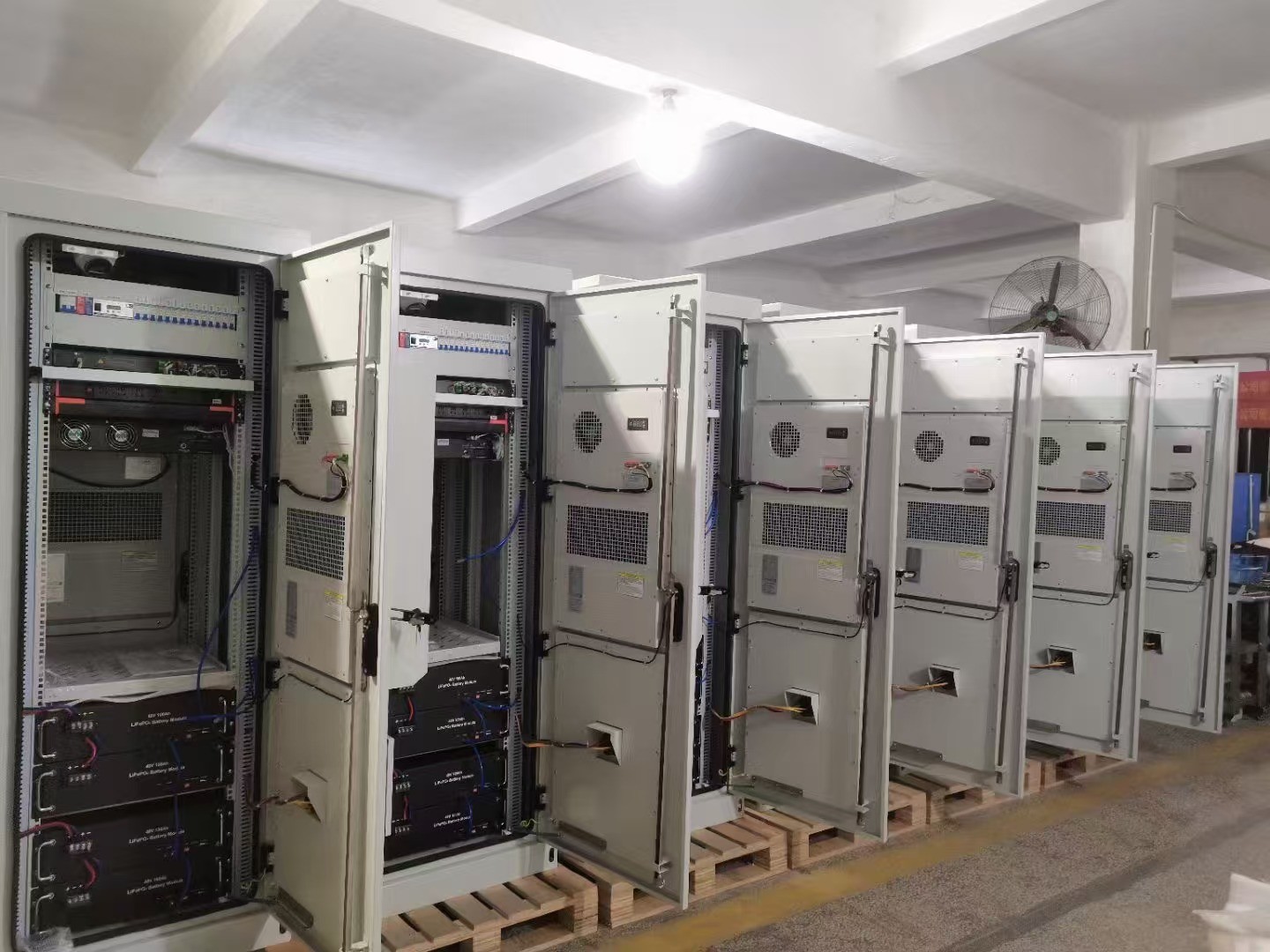 Integrated Outdoor Power Supply Enclosure Three Compartment Outdoor Battery Storage Cabinet