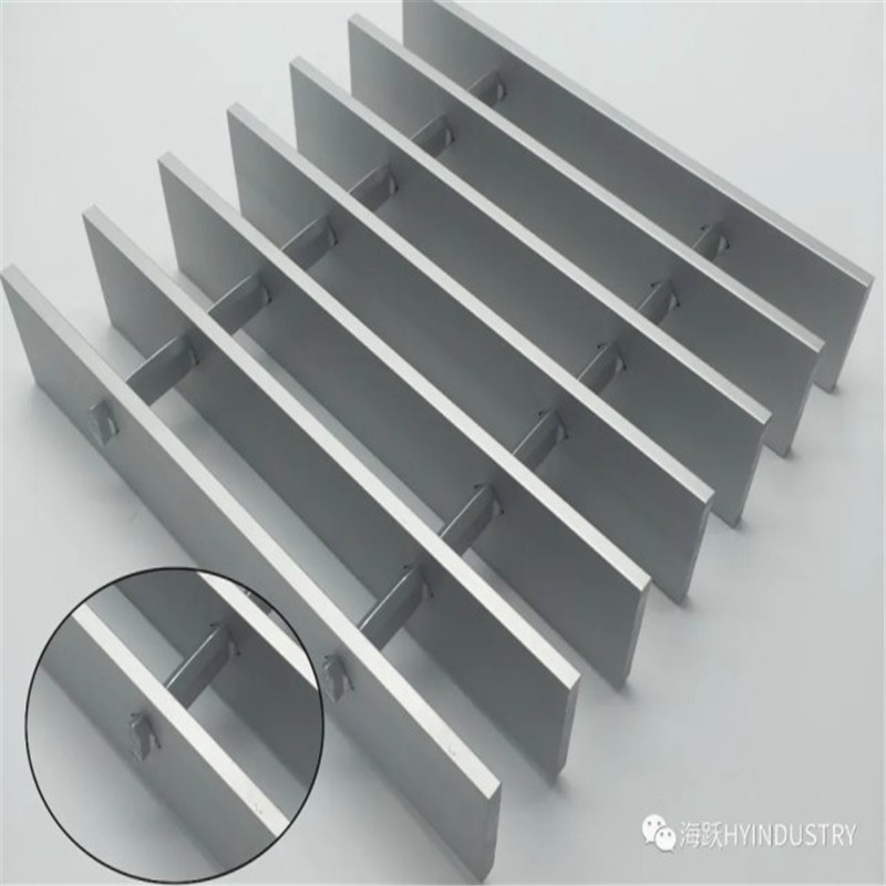Hot dip galvanized industrial insert steel grating for construct