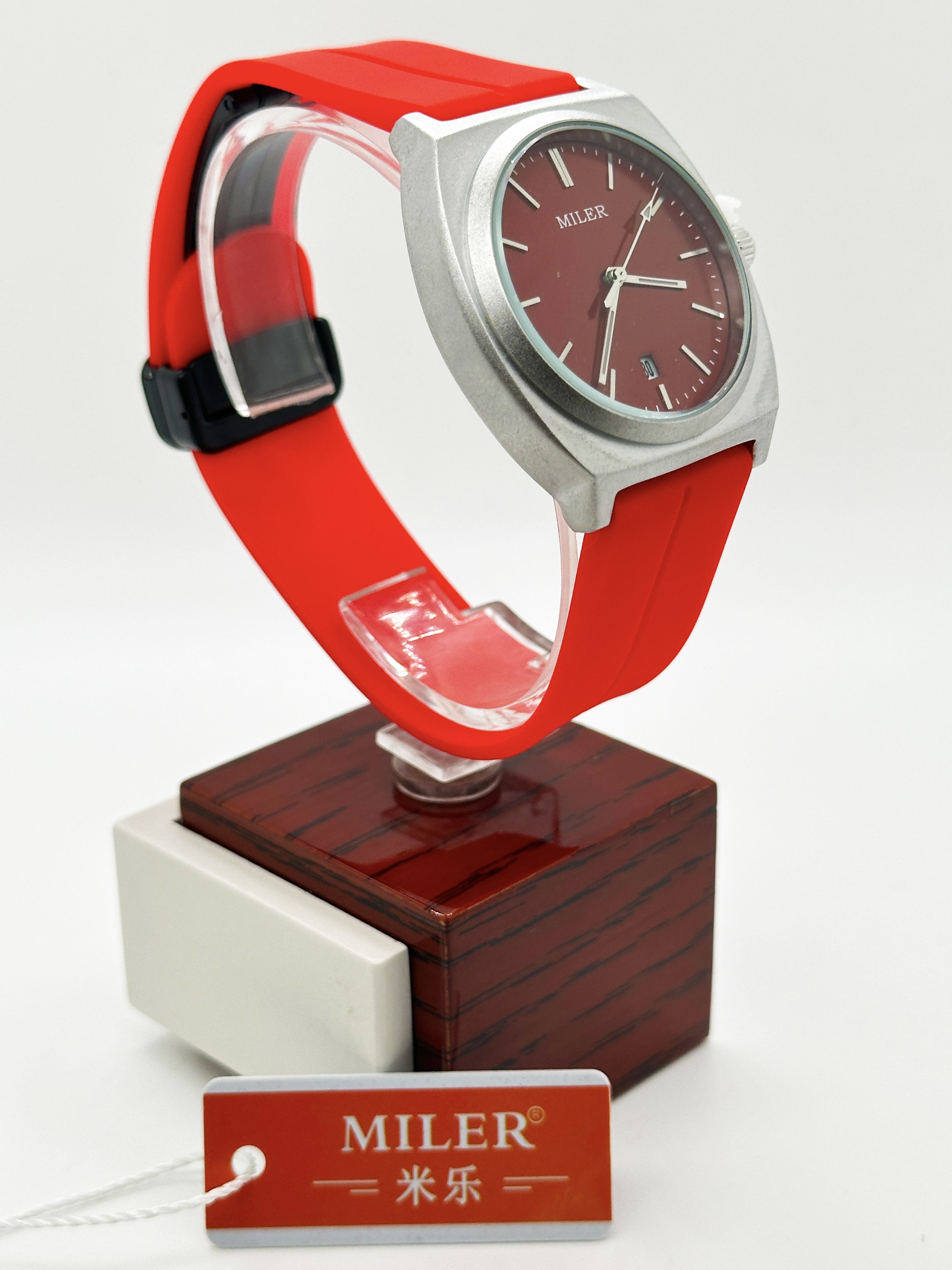 China Factory Outlet Bright Color Sporty Silicone Strap Watch With Buckle Clasp 30M Water Resistance