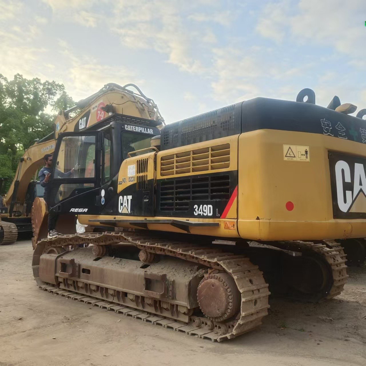 Used CAT 349DL excavator, excellent performance and reliable quality
