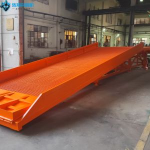 Hydraulic Unloading Mobile Boarding Bridge Foldable Dock Ramp for Container Loading