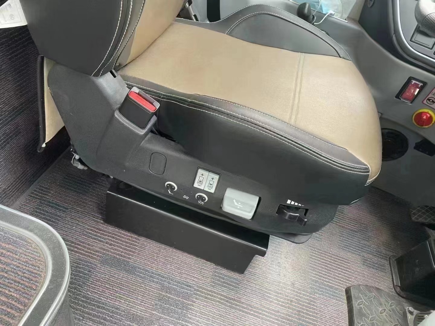 Travel Coach Bus 2020 Year 56 Seats Used Yutong Buses Zk6148 Double Axle Bus