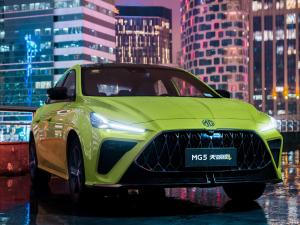 China 180DVVT MG5 Petrol Hatchback CVT 1.5L 120horsepower L4 Petrol Gasoline Car 5 Seat SUV factory