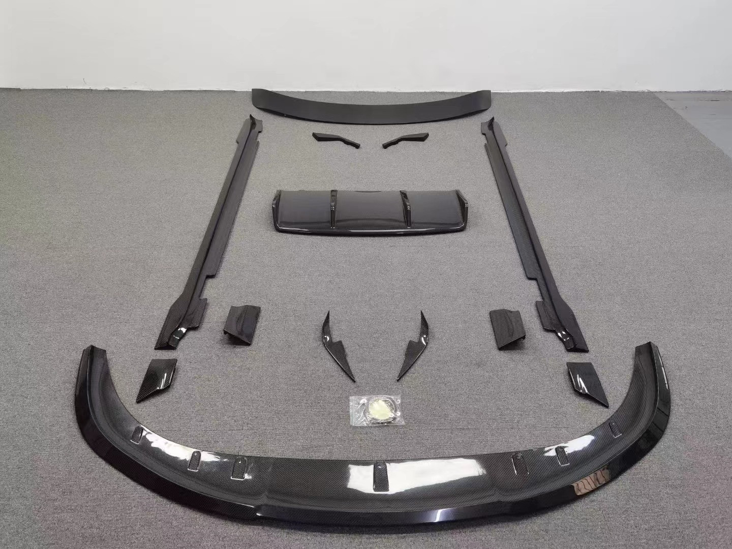 Auto Parts for Porsche Taycan Carbon Fiber Body Kit TAYCAN Upgrade REVOZPORT Style Front Shovel Diffuser Spoiler Body Kit