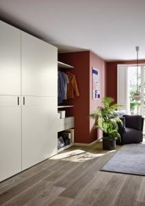 China Custom Modern White Wardrobe Bespoke EB Closet Customized Color and Size factory
