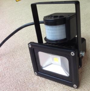 China IP65 LED floodlight PIR sensor CE&amp;ROHS approval factory