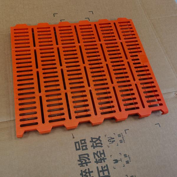 Orange Durable Plastic Fecal Leakage Plate Easy Installation Promotes In Poultry