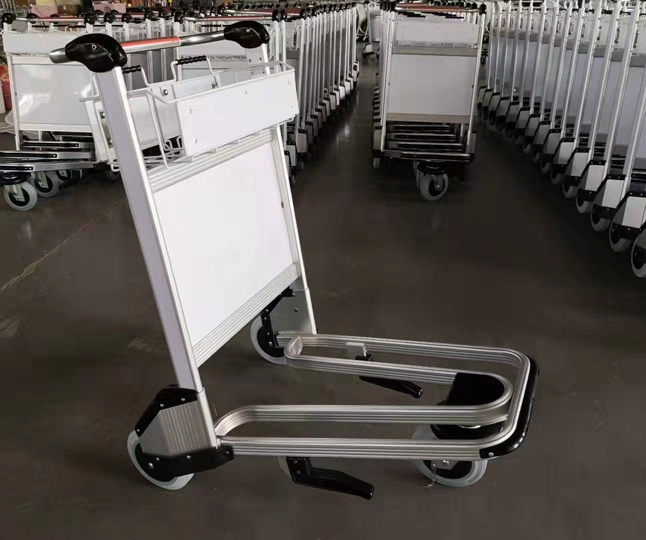 3 Wheels 250KG Airport Luggage Trolley Aluminum Alloy With Automatic Brake