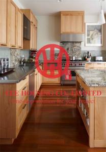 China Modern Elegant Solid Wood Kitchen Cabinet with Excellent Design and Quality factory