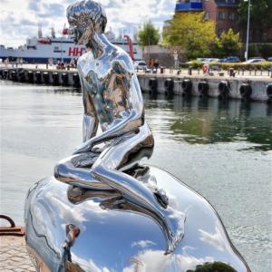 China Life Size Figure Modern Large Outdoor Stainless Steel Man Sculpture factory