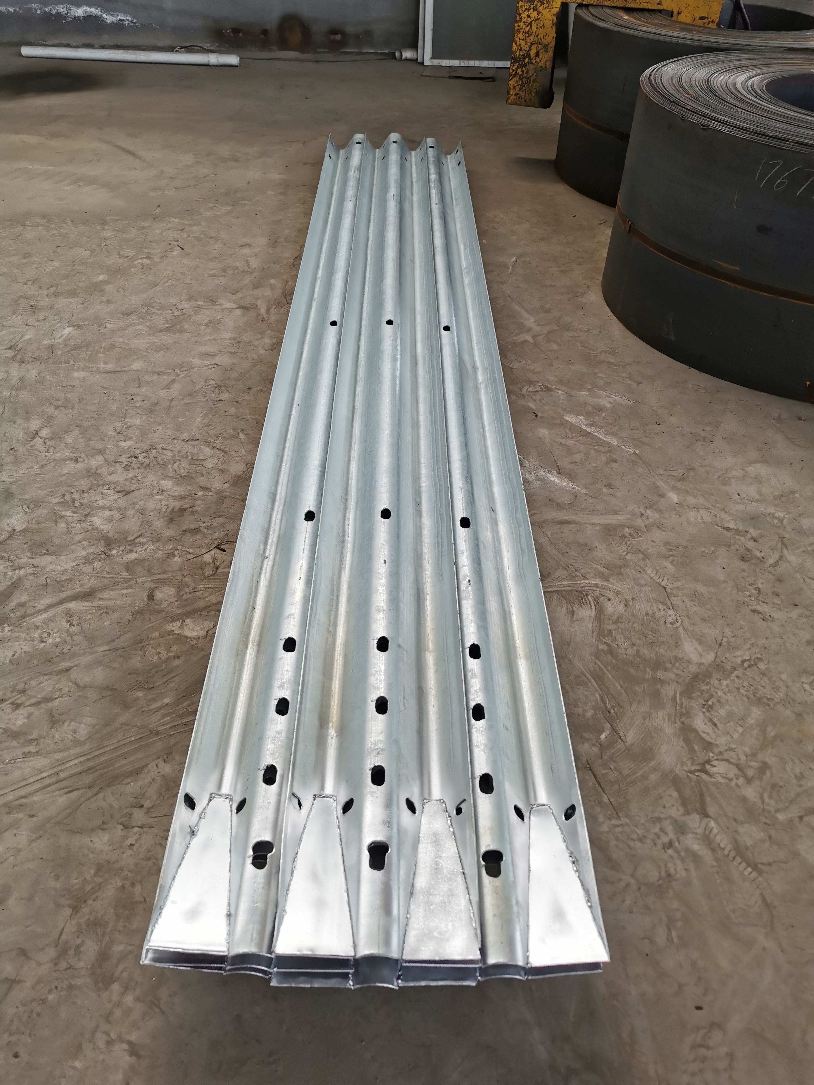 Highway Guardrail With Post And Spacer Made of Q345 Strip Steels for Singapore Market
