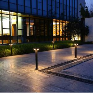 China 5W Rechargeable Solar Garden Light factory
