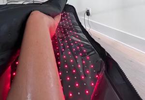 China Waterproof Large Size Body Red Light Therapy Sleeping Sauna Bag Mat with 660nm 850nm LEDs factory
