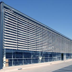 China Horizontal Aluminum Sun Shade Louvers , Louvre Sun Shade Systems Fixed Electric Manual factory