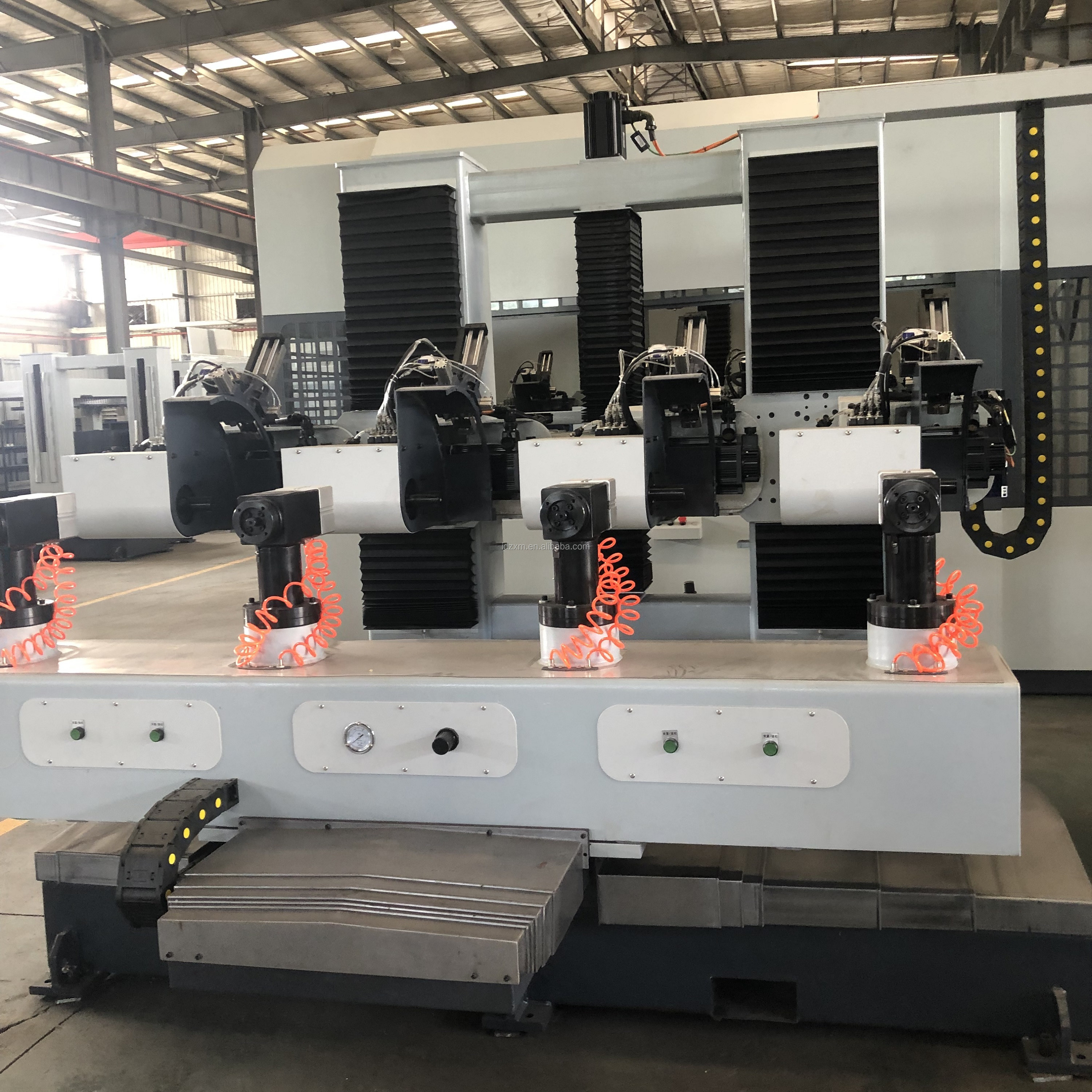 4400*3400*2900mm Automatic Metal Polishing Machine For Metal Polishing