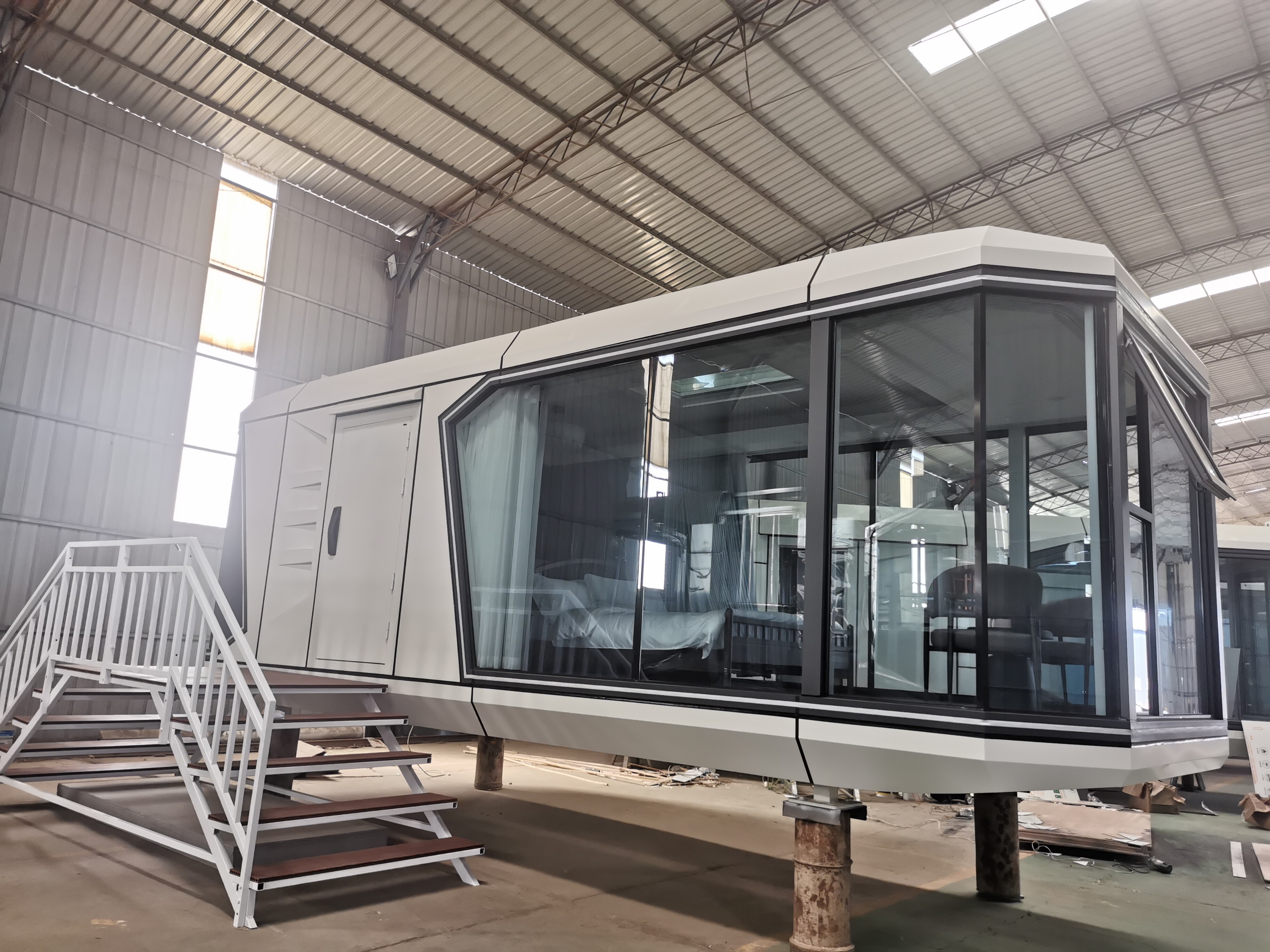 Prefabricated Apple Cabin House Capsule Container Prefab House For Coastal Hotel