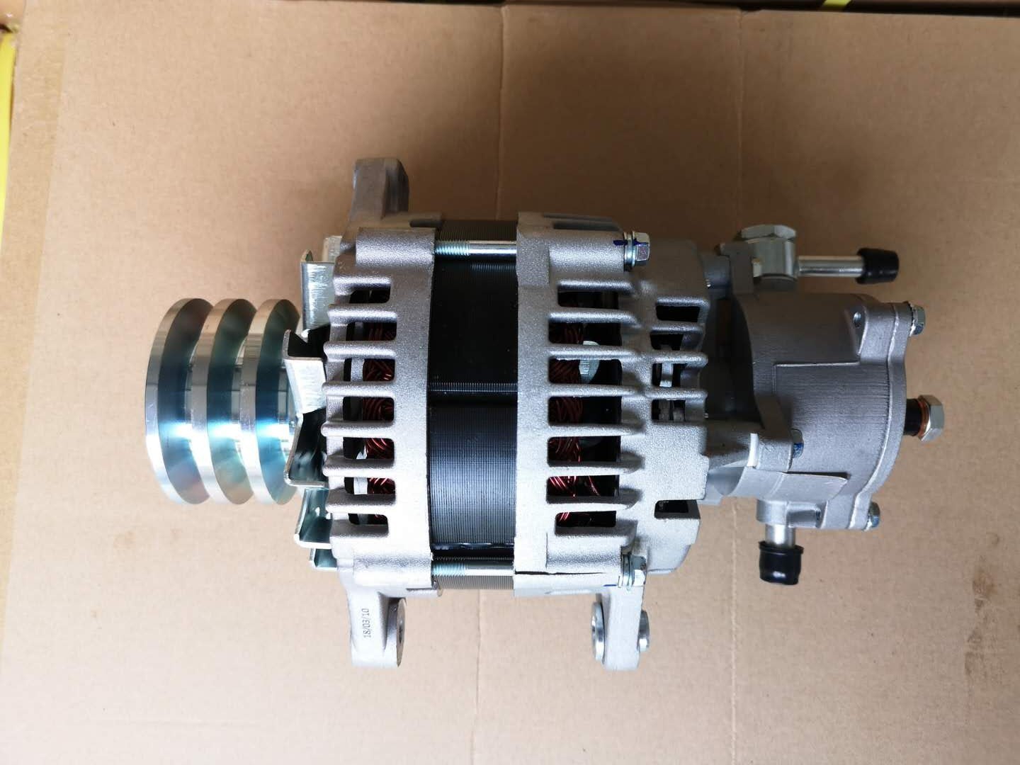 24V 80A Generator 8973515741 Engine 4HF1 4HG1 4HJ1 With Vacuum Pump 2 Pins Plug Aluminum Body Parts