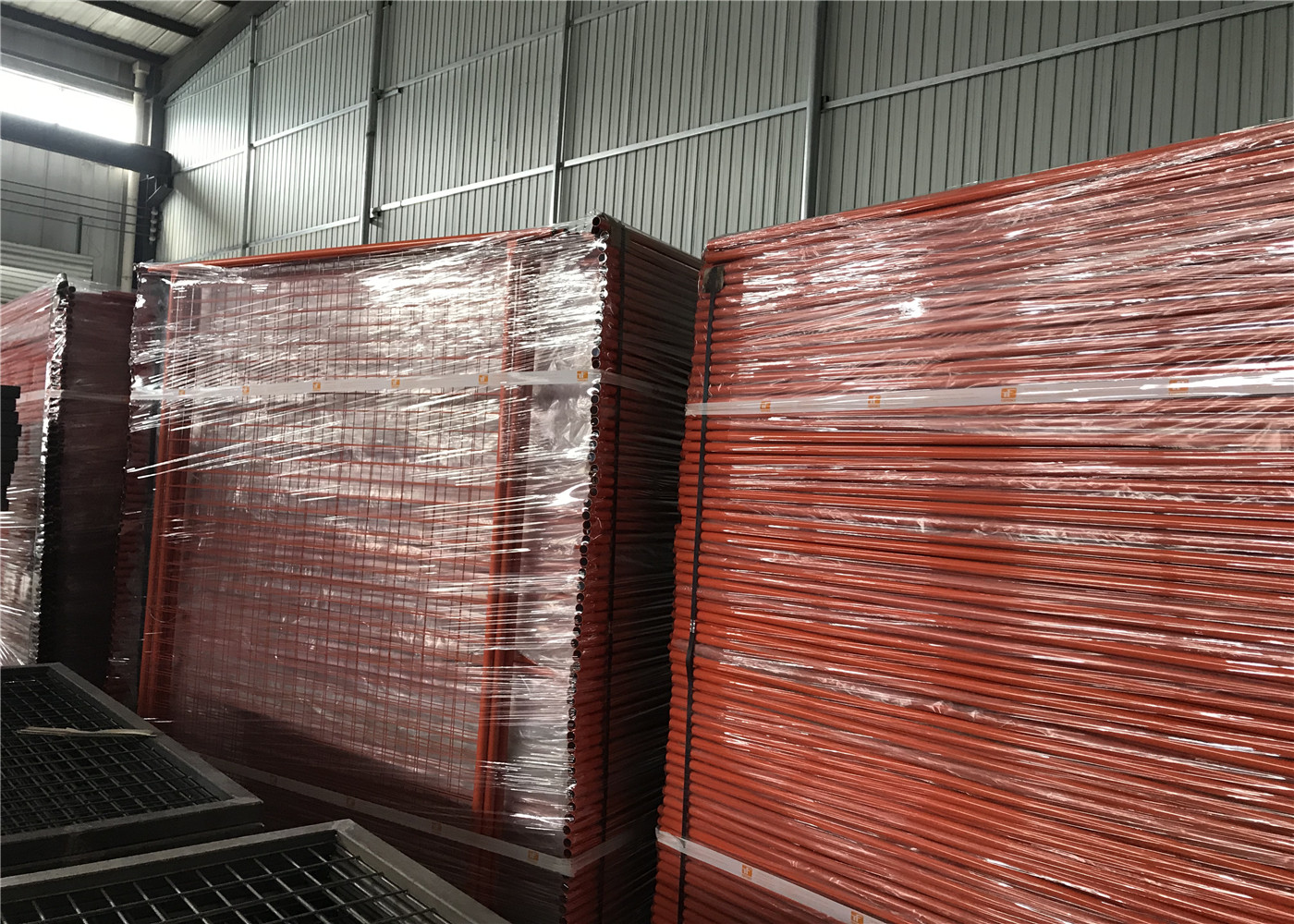 Construction Temp Fence Panels 2100mm*2400mm OD 41.2mm Wall thick 1.6mm Mesh 60mm*150mm Diameter 4.00mm