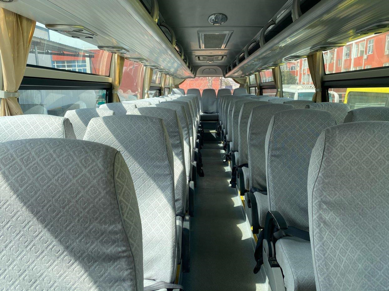 Yutong Buses ZK6107 Right Hand Drive Buses 49seats Second Hand Drive Coach Airbag Chassis