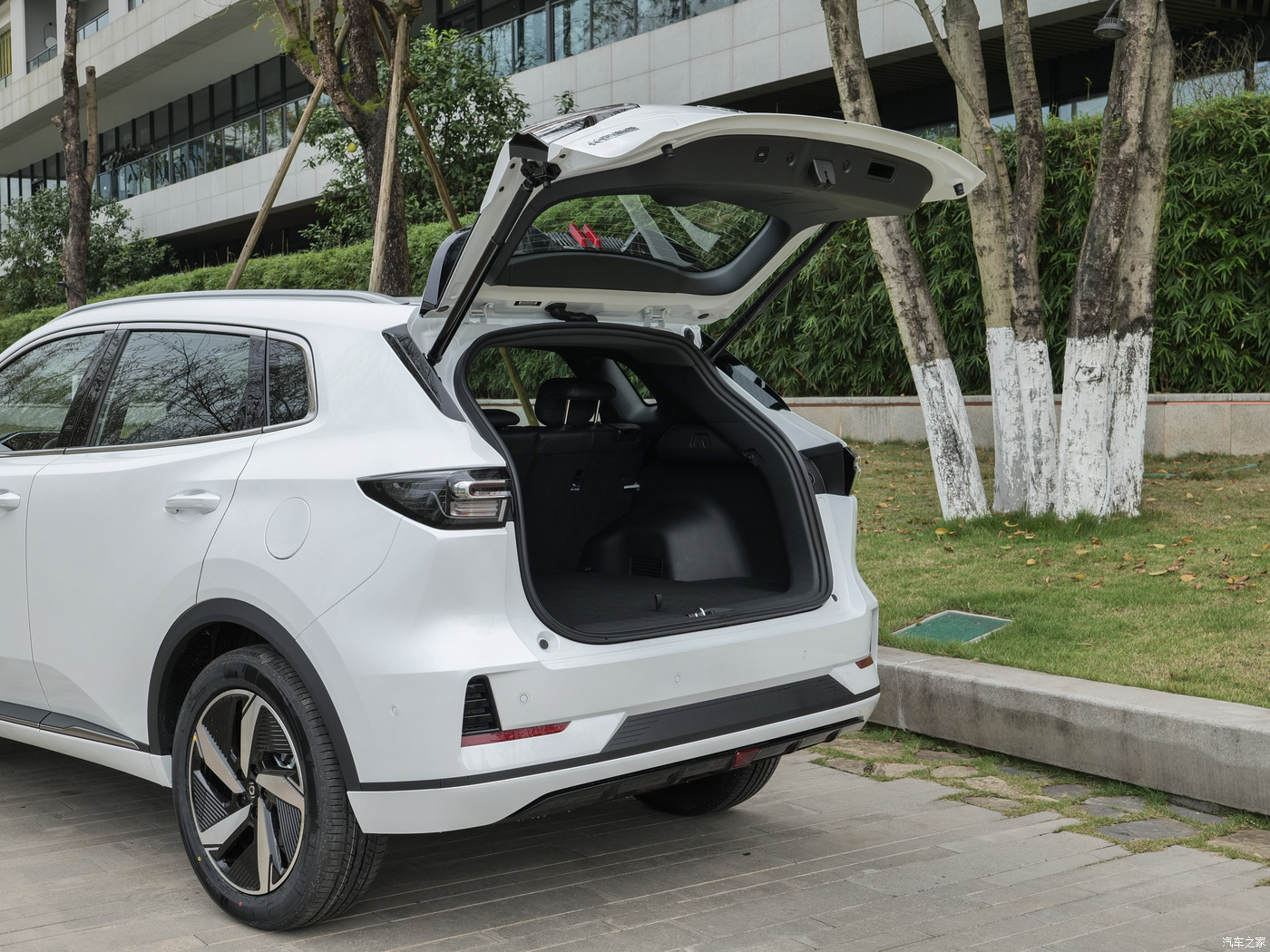 Deposit Changan Qiyuan Q05 2024 Auto Plug in Hybrid Electric Cars 4539x1865x1680mm Charging time Fast Charge 0.5 Hours