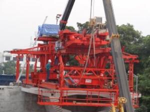 China Electric Winches Segment Lifter / Lifting Systems Mobility With Rubber Tyre Mounted factory