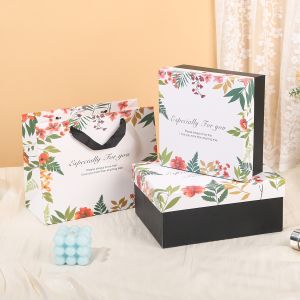 Portable Custom Packaging Boxes Souvenir Offset Printing Rectangular Gift Box