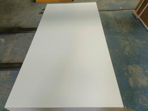 China Marine White 18mm Wood Grain Melamine Plywood For Kitchen Cabinet factory